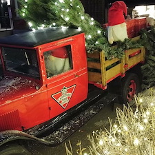 Christmas-Lighting-Installation-in-Montreal-The-Canadian-Tire-Christmas-Home 3